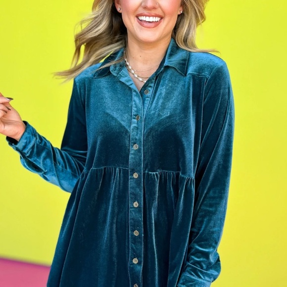 UMGEE Velvet  the Durango Top 
SIZE  M. NWT - Picture 4 of 6